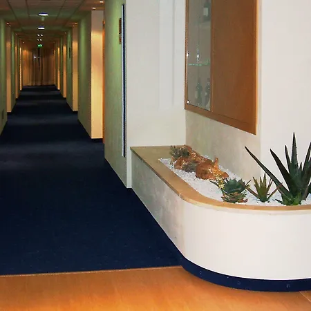 Planet Hotel